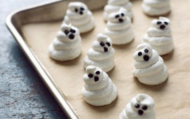 Meringue Ghosts - Maybe Halloween passed but you still have kids 