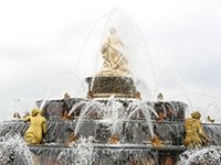 Photo of the famous Latona Fountain at Versailles.