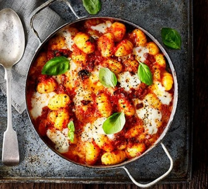 Chorizo & mozzarella gnocchi bake