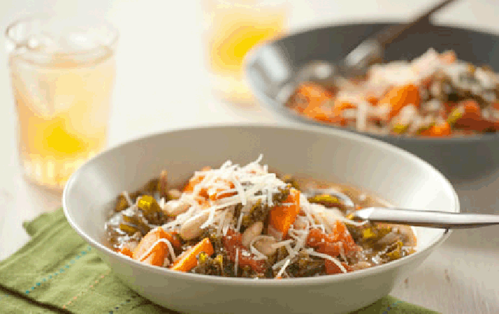 Vegetarian Tuscan Kale and White Bean Soup
