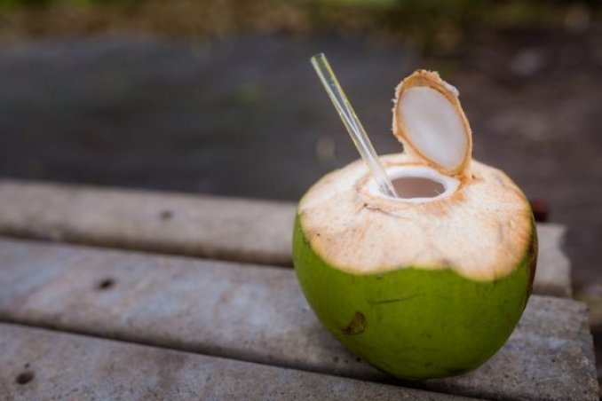 CoconutWater-3 straw